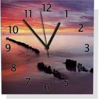 Wallario Design Wanduhr Sandstrand im Sonnenuntergang - Roter Himmel aus Aluverbund, Größe 30 x 30 cm