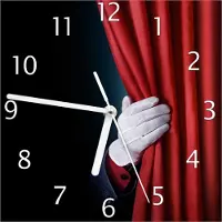 Wallario Design Wanduhr Vorhang auf für die Show Hand hinterm roten Vorhang aus Echtglas, Größe 20 x 20 cm