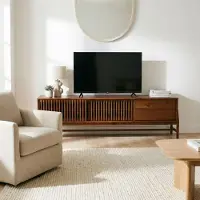 Idimex Lowboard ADAMO 180 cm aus Massivholz, Kastanie Finish - TV Kommode mit Lamellenschiebetüren, TV Lowboard für Wohnzimmer, Sideboard mit 2 Schubladen, Wohnzimmer TV Schrank