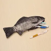 Mc star Simulierte Karausche Bleistift Tasche Persönlichkeit kreative Salz Fisch geformt Stift Bleistift Fall lustige Federmäppchen für Studenten,