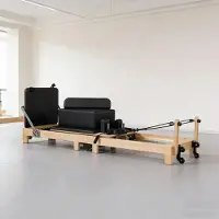 StarTech.com Pilates Reformer Maschine - MY-KJ01 - Klappbar - Verstellbarer Widerstand - Max. Belastung 250 kg - Kunstleder & Holz - Schwarz