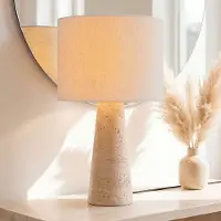LumenXL Tischleuchte Verla mit Leinenschirm und Fuß in Travertin-Optik