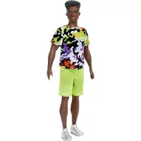 Barbie Ken Fashionistas Puppe, athletisch, schwarzes lockiges Haar, buntes Shirt, grüne Shorts, Turnschuhe, für Kinder von 3 bis 8 Jahren
