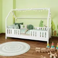 Meble Wróbel Hausbett 80x160 cm mit Rausfallschutz und Lattenrost - Einzelbett Jugendbett- Kinderbett aus Kiefer Massivholz Weiß - Kleinkindbett für Jungen & Mädchen - Standhöhe 10 cm