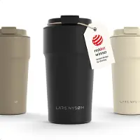 LARS NYSØM Thermobecher Bevaegelse Carbon Black, schwarz, hält 4 h warm und 8 h kalt, Edelstahl doppelwandig, 500 ml