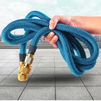 Unyqoos Ausziehbarer flexibler Gartenschlauch (dehnt bis 3×) mit 10‑fach Sprühkopf, Soft‑Touch Griff & Messing‑Schraubanschlüssen für Garten & Terrasse