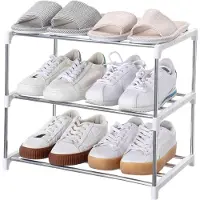 Unyqoos Schuhregal – platzsparendes 3-stufiges Regal, weiß, 44 x 26 x 39,4 cm, Kunststoff & verzinkte verzinkte Rohre, für bis zu 6 Paar Schuhe, Flur/Schrank