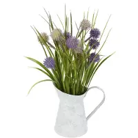 Unyqoos Dekoratives Kunstgras-Arrangement mit Allium-Blüten in Metallkanne, naturgetreu aus hochwertigem Kunststoff – pflegeleichte Deko für Wohnraum & Büro
