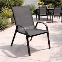 Markenlos Stapelbarer Gartenstuhl mit Armlehne, Textilenbespannung, Balkonmöbel, Gartenmöbel, Terrassenmöbel aus Metall/Textilen, Farbe Anthrazit