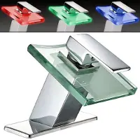 Slyrun LED Wasserhahn mit Temperaturfarbe aus Kupfer & Glas – 3 Farben (Blau/Grün/Rot) – Inklusive 2x 40 cm Schläuche, modernes Design für Waschbecken