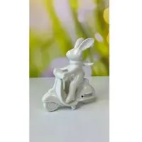 Tiziano Hase Vespino auf Vespa 15,5cm cremeweiß