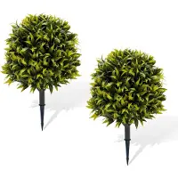 StarTech.com Künstliche Zedern-Kugelbäume - Topiary mit Erdspieß, 2er-Set - UV-beständig - Immergrün - Naturgetreu - Für draußen - Kunststoff