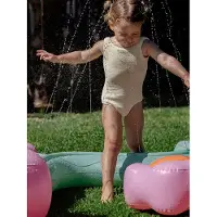 Sunnylife Wassersprinkler POPPY THE PEACH bunt | 225cm