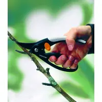 Fiskars Fingerloop Bypass P44 Gartenschere