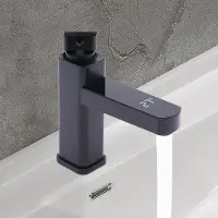 StarTech.com Digitale LED Wasserfall-Armatur - Waschbeckenarmatur - Heiß/Kalt-Mischer - Keramikkartusche - Edelstahl - G1/2 (ca. 1,27 cm) - Deckmontage - Schwarz