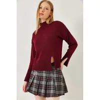 Bianco Lässig geschnittener Rollkragenpullover mit Schlitz
