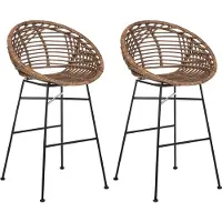 Beliani Barstuhl 2er Set Braun Rattan Geflochten mit Rückenlehne Fußstütze Metallgestell ohne Armlehnen Boho Design Tresenstuhl Thekenstuhl