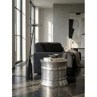 KADIMA DESIGN Couchtisch 62x41x62cm Aluminium Silber Beistelltisch orientalisch rund | Flacher Hammerschlag Sofatisch Metall | Design Wohnzimmertisch modern | Loungetisch indisch Stubentisch klein