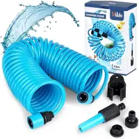 By Lille Vilde | Spiralschlauch 10m - Set mit Sprühpistole und Wandhalterung - Flexibler Gartenschlauch - Blau