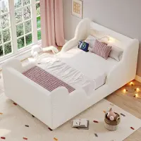 STILVORA Kinderbett 90 x 200cm mit Bettbeine aus Massivholz, Polsterbett mit Schutzgeländer, Einzelbett mit Nachtlicht und USB-Ladeanschluss und Ablagefächern,Bouclé