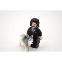 LEGO MOC: Assassine im Ruhestand mit Hund