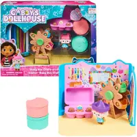Gabby's Dollhouse DREAMWORKS - Deluxe Raum, Craft-a-riffic-Room, Bastelzimmer mit Baby Box, Möbelstücken und thematischem Zubehör, Aktion/Abenteuer, 3 Jahr(e), Mehrfarbig