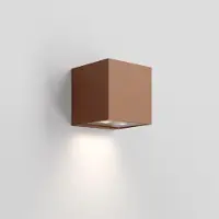 Zafferano Asymmetrische 2-flammige Außenwandleuchte, Corten-Alu Rahmen, 3000K LED, 10,5W, IP54, 12x12x12 cm, nach vorne gerichteter Lichtkegel, Wandlampe