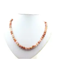 Bijoux Steine und Mineralien. Halskette mit Sonnensteinperlen 8 mm Edelstahlkette.