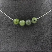 Bijoux Steine und Mineralien. Halskette mit 4 Jadeperlen 8 mm. Kette aus Edelstahl Halskette für Frauen, Männer. Anpassbare Größe.