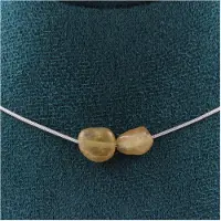 Bijoux Steine und Mineralien. Halskette mit 2 gelben Apatitperlen aus Madagaskar. Kette aus Stahl Halskette für Frauen, Männer. Größenanpassung möglich.