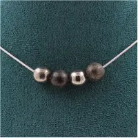 Bijoux Steine und Mineralien. Halskette mit 4 Perlen Pyrit aus Spanien 8 mm. Kette aus Edelstahl Halskette für Frauen, Männer. Personalisierte Größe