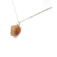 Bijoux Steine und Mineralien. Rohes Oregon Sonnenstein-Halsband. 12,08 ct. Oregon, USA.