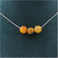 Bijoux Steine und Mineralien. Halskette mit 3 gelben Sardonyx-Perlen 8 mm, Kette aus Edelstahl, Halskette für Frauen, Männer. Größenanpassung möglich.