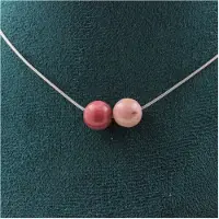 Bijoux Steine und Mineralien. Halskette mit 2 Rhodonit-Perlen 8 mm Kette aus Edelstahl Halskette für Frauen, Männer. Anpassbare Größe.