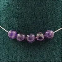 Bijoux Steine und Mineralien. Halskette mit 5 Amethystperlen 8 mm. Kette aus Edelstahl Halskette für Frauen, Männer. Anpassbare Größe.