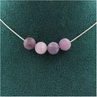 Bijoux Steine und Mineralien. Halskette mit 4 Perlen mattem lila Glimmer 8 mm. Kette aus rostfreiem Stahl Halskette für Frauen, Männer. Größe anpassbar