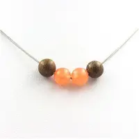 Bijoux Steine und Mineralien. Holzperlenkette + Orange Calcedon 8 mm Kette aus rostfreiem Stahl.