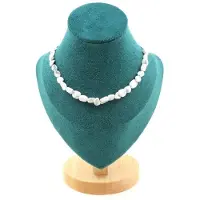 Bijoux Edelsteine und Mineralien. Halskette mit 20 Perlen Howlite aus den USA. Edelstahlkette Halskette für Frauen, Männer. Anpassbare Größe.