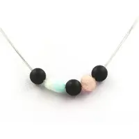 Bijoux Edelsteine und Mineralien. Halskette mit matten 8 mm Onyx-Perlen + Brasilianischer Kunzit + Amazonit mit Edelstahlkette.