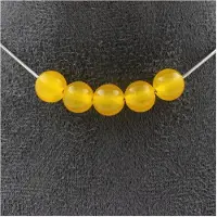 Bijoux Steine und Mineralien. Halskette mit 5 Perlen aus gelbem Achat 8 mm. Kette aus rostfreiem Stahl Halskette für Frauen, Männer. Anpassbare Größe.