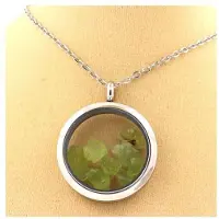 Bijoux Steine und Mineralien. Rohperidot-Halskette. Modell Medaillon 30 mm. Farbe Silber.