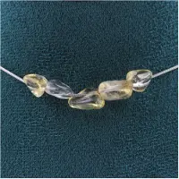 Bijoux Steine und Mineralien. Halskette mit 5 brasilianischen Citrinen. Edelstahlkette Halskette für Frauen, Männer. Anpassbare Größe.