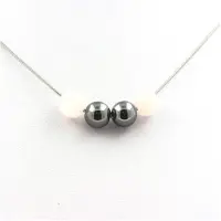 Bijoux Steine und Mineralien. Halskette mit Rosenquarz- und Hämatitperlen 8 mm Kette aus Edelstahl.