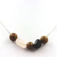 Bijoux Steine und Mineralien. Halskette aus Holzperlen 8 mm + Schorl-Tourmalin aus Brasilien + Rosenquarz Kette aus rostfreiem Stahl.