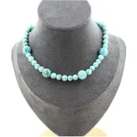 You do it Steine und Mineralien. Halskette aus Howlite-Türkis 6 mm + Howlite-Türkis 10 mm. Halskette für Frauen, Männer. Anpassen der Größe.