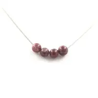 Bijoux Steine und Mineralien. Halskette mit 4 Lépidolith-Perlen 8 mm, Kette aus rostfreiem Stahl.