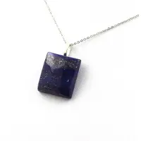 Bijoux Steine und Mineralien. Lapis Lazuli Halskette. 51,78 ct. Rechteckige Form.