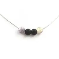 Bijoux Steine und Mineralien. Halskette mit lila Mica-Perlen aus Tansania + matte schwarze Onyx 8 mm. Kette für Frauen und Männer. Personenmaß.