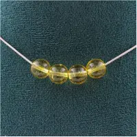 Bijoux Steine und Mineralien. Halskette mit 4 Citrin-Perlen 8 mm. Kette aus rostfreiem Stahl Halskette für Frauen, Männer. Anpassbare Größe.