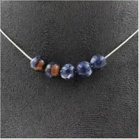 Bijoux Steine und Mineralien. Halskette mit 5 blauen Jaspisperlen 8 mm. Kette aus Edelstahl. Halskette für Frauen und Männer. Anpassbare Größe.